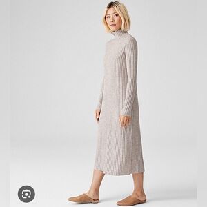 MERINO SCRUNCH NECK DRESS IN REGENERATIVE WOOL